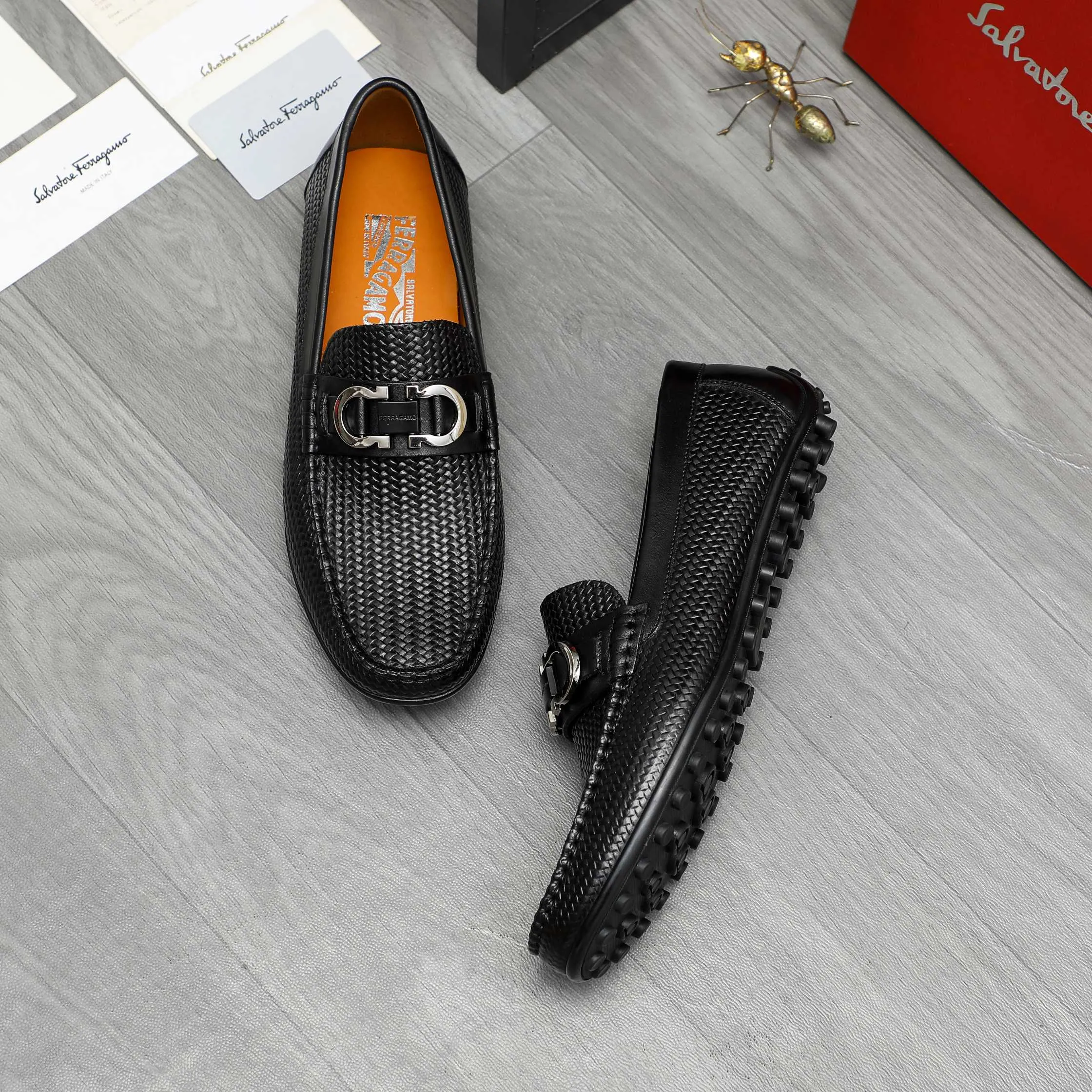 Men's shoes 💰380 Product trademark: Ferragamo "Ferragamo" business slip-on shoes Regular size: 38-45 (45. Customized, non-returnable) Product materials: Selected embossed cowhide upper, sheepskin lining, rubber outsole